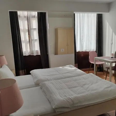 Cross Street 4 Vendégház 3*