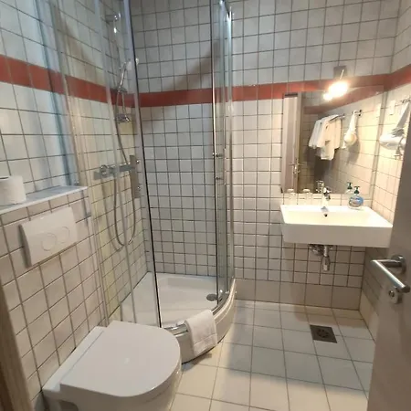 Cross Street 4 3* Ljubljana