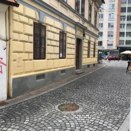 Cross Street 4 3* Ljubljana