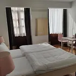 Cross Street 4 Hiša za goste 3*