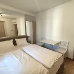 Cross Street 4 Hiša za goste 3*