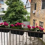 Cross Street 4 Hiša za goste 3*