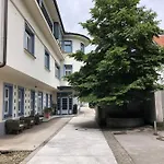 Cross Street 4 3* Ljubljana