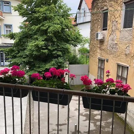Cross Street 4 Guest house 3*