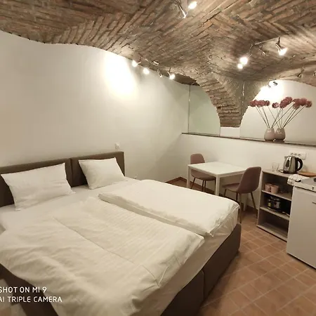 Cross Street 4 Gasthof Laibach