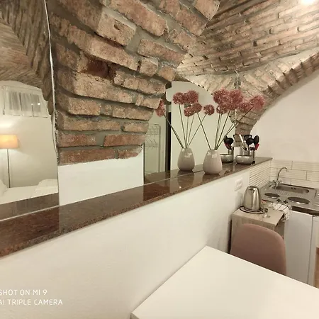 Cross Street 4 *