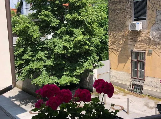 Cross Street 4 بيت ضيافة ليوبليانا