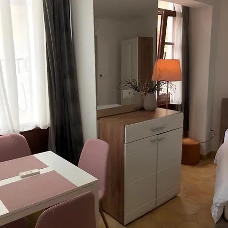 Cross Street 4 Guest house 3*